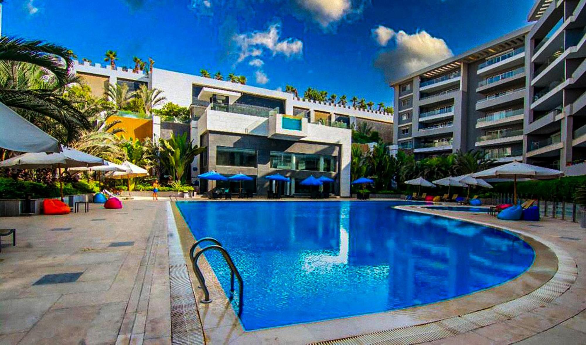 The Expert In Ocean Blue Near Airport Apartment