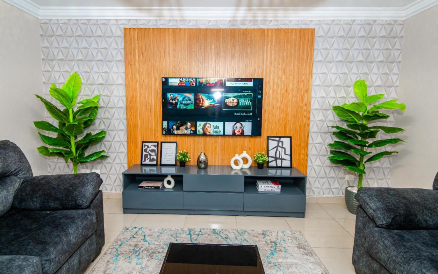 The Expert In Ocean Blue Near Airport Apartment *